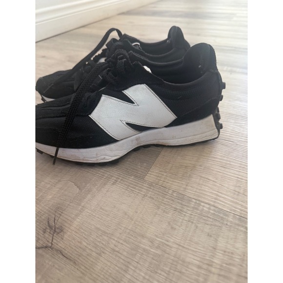 New Balance 327 - Black/White - Women's Size 6.5 / Men's 5 (WS327CBW) - Picture 2 of 7